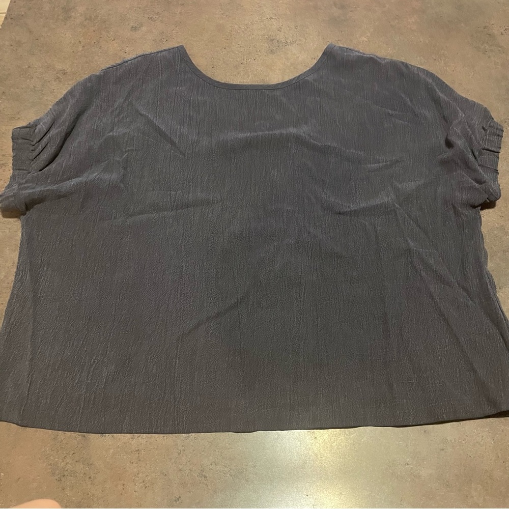 7115 by Szeki button back shirt